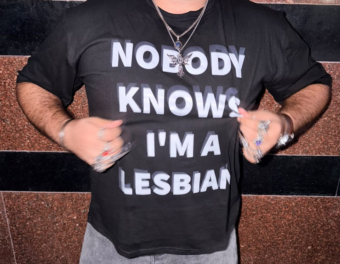 No One Knows I'm A Lesbian boxy cropped Tshirt
